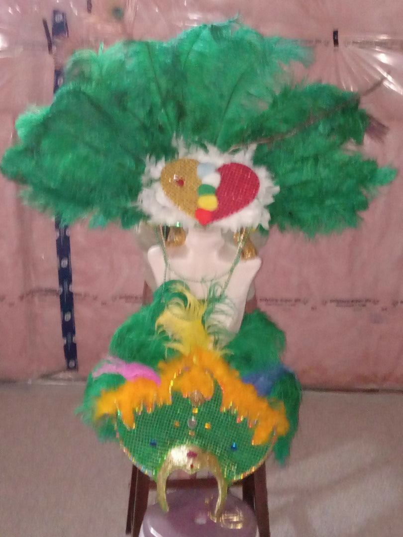 Head and back dresses for Brazilian Carnival and Caribbean festivals.